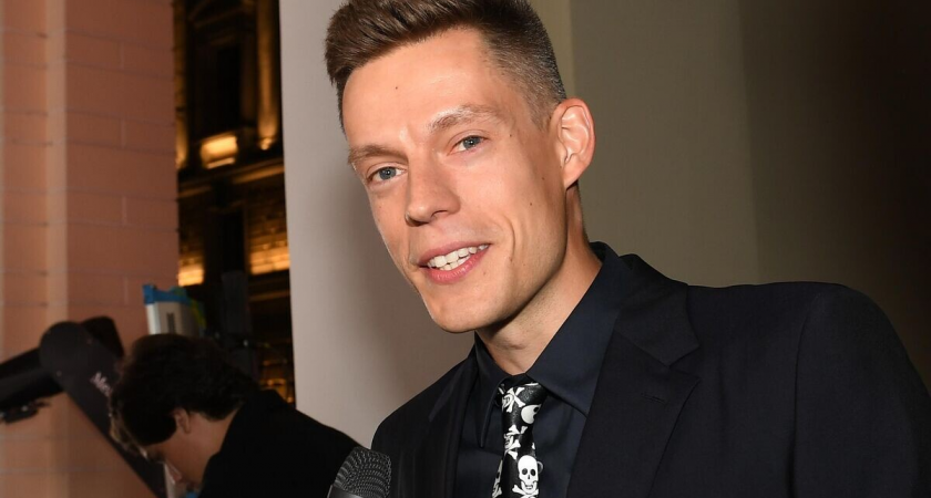 Дудю грозит колония общего режима: прокурор требует 1 год 10 месяцев за отказ от статуса иноагента