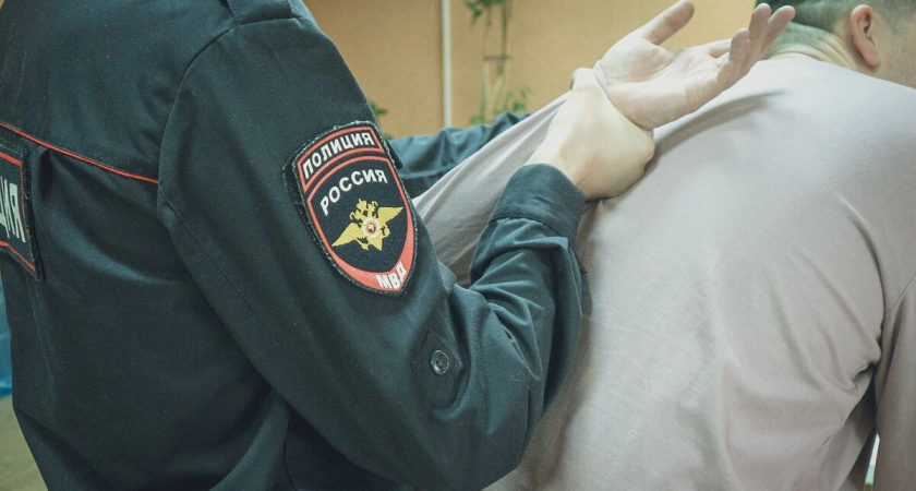 Махонина схватили на выходе из суда: его ОПГ признали экстремистской, а активы на 2,5 млрд — конфискуют