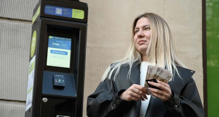 Парковки Петербурга окрасили в цвета: приложение теперь показывает, где оставить машину дешевле