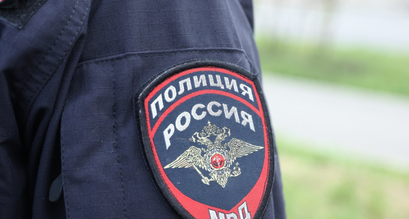 Опрокинула на пол и скрылась: в Иркутске разыскивают женщину, напавшую на продавца