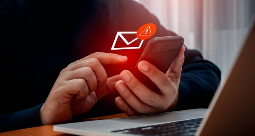 Фальшивые УК в мессенджерах выманивают СНИЛС и паспорта для доступа к Госуслугам и деньгам