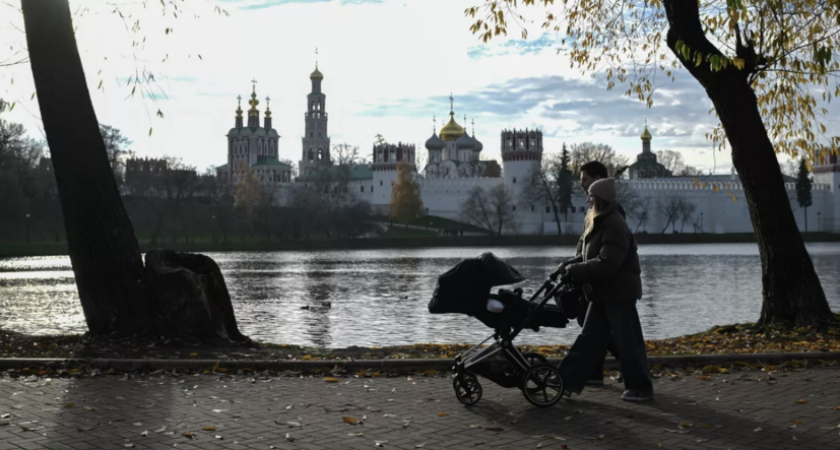 От +10 до нуля за сутки: синоптик предупредил о резких скачках температуры и ледяном дожде в Москве