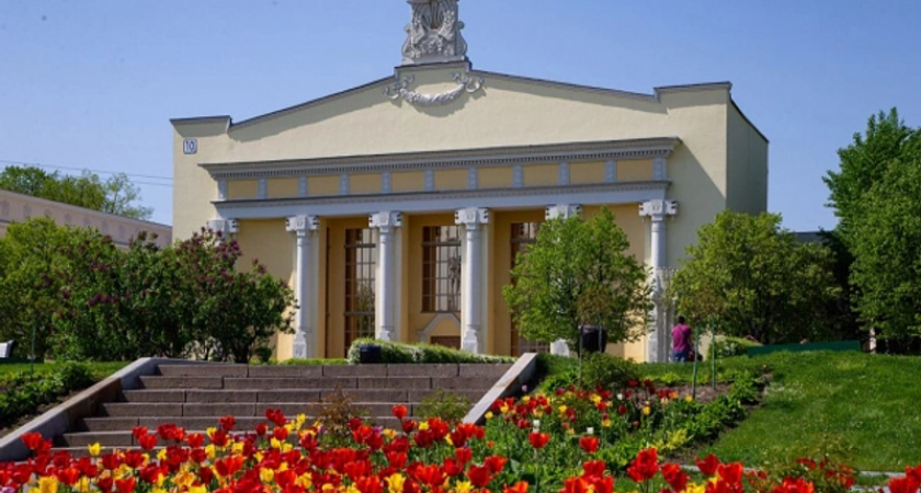 За 1 рубль в год 50 лет: арендатор павильона «Молдова» открыл «Тот самый чебурек» вместо нацкультуры