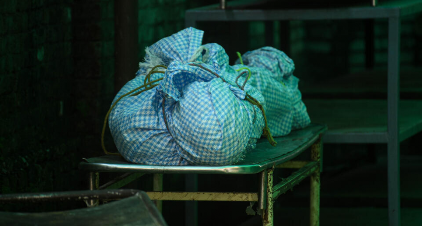 Санитары морга год снимали золото с покойных и сдавали в ломбард на Камчатке