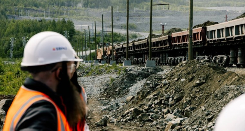 Две вагона-цистерны загорелись на границе Свердловской области и Пермского края