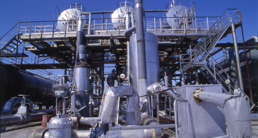 Газпром продает крупнейший нефтехимкомплекс за 303 млрд рублей годовой выручки