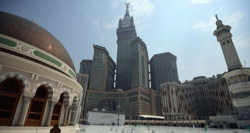 «До 4 млн за месяц»: вербовщики заманивают 16-летних россиянок в Дубай через нотариальные разрешения родителей