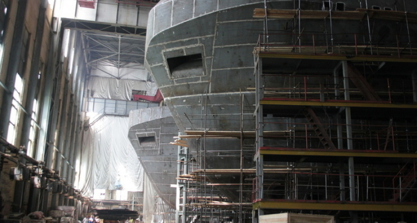 Ярославский судозавод не платит зарплату с сентября: счета заблокированы налоговой, Минобороны обещает «на этой неделе»