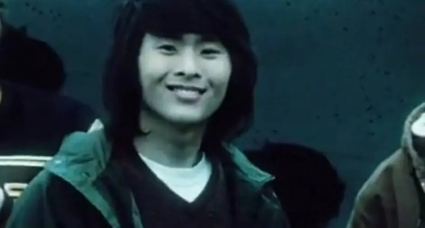 Звезду «Сумерек» Джастина Чона толкнули на улице Восстания — актер бросил рюкзак и пошел в драку