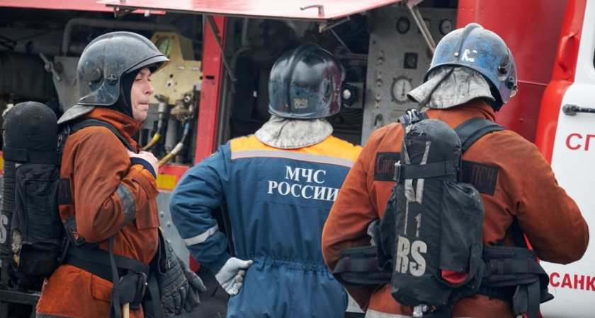 Мебель вспыхнула в салоне ТЦ «Кубатура»: сирена, эвакуация и тушение до приезда МЧС