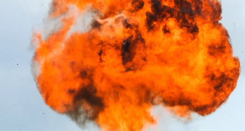 Газовый баллон взорвал грузовик на стоянке в Видном: пламя перекинулось на соседнюю фуру