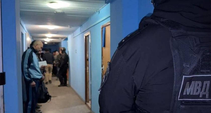 Фиктивные регистрации за 5 тысяч: в Петербурге раскрыта схема легализации 3 тысяч мигрантов