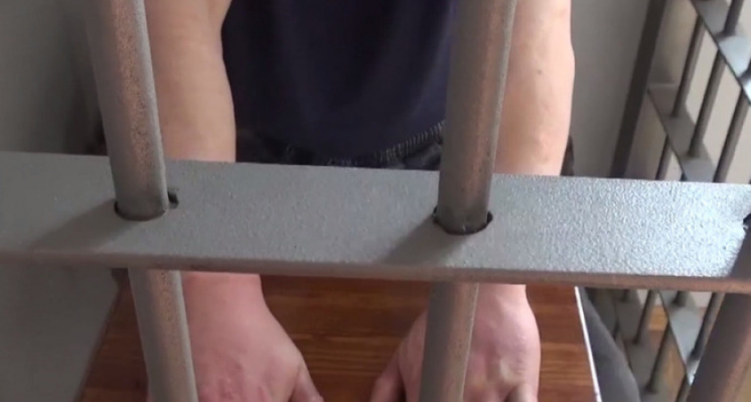 Пьяный мужчина прорвался в школу №180 в Петербурге: охрана выдворила преследователя ученицы