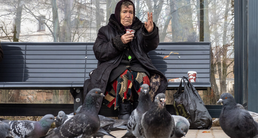 Пенсионерка с онкологией продала квартиру за 7,3 млн по указке «ФСБ» — новый владелец выселил её на улицу