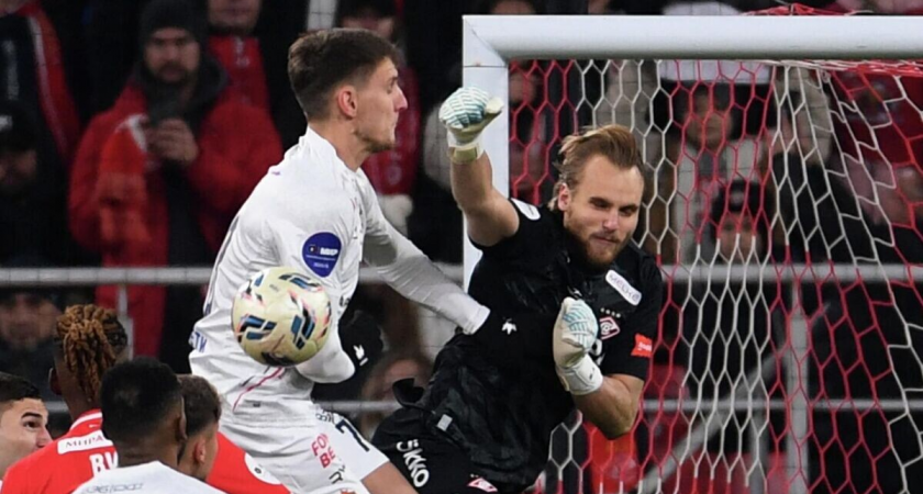 Фанаты «Спартака» избили болельщика ЦСКА с шарфом у домашнего стадиона после дерби