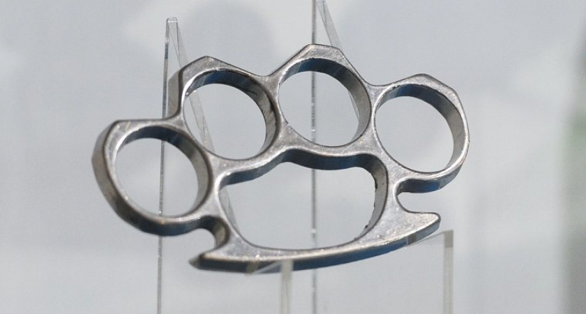 Челябинка едва не провезла кастет из Турции: как туристка нарушила таможню