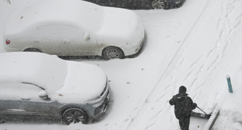 Кемерово парализовало 10-балльными пробками из-за ночного снегопада