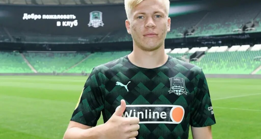 Кривцов вколотил мяч под перекладину на 4-й минуте и получил желтую за маску Человека-Паука