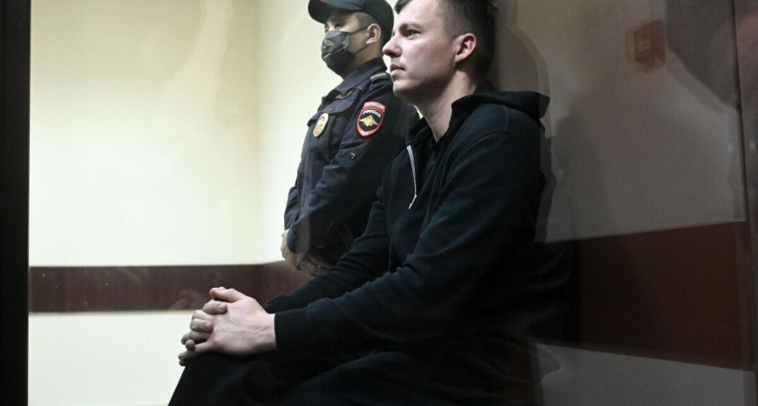 Блогер Чекалин, обвиняемый в выводе 251,5 млн в ОАЭ, просит заменить домашний арест на подписку