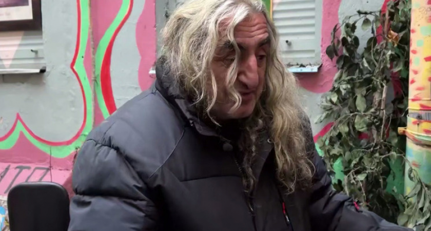 Собака Волчок спасла художника Нельсона от смерти: поджигатель знал, что он в подвале