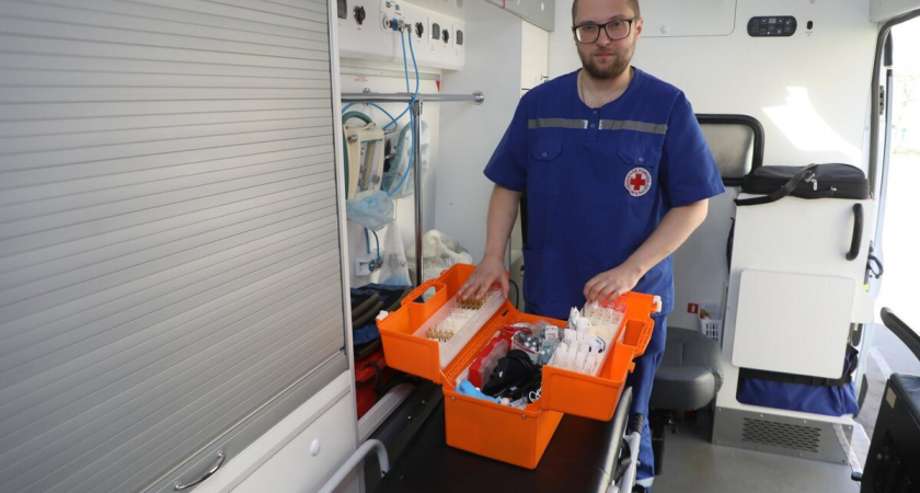 18 петербургских врачей едут в Мариуполь на месяц: эндоскописты, рентгенологи и бригады скорой