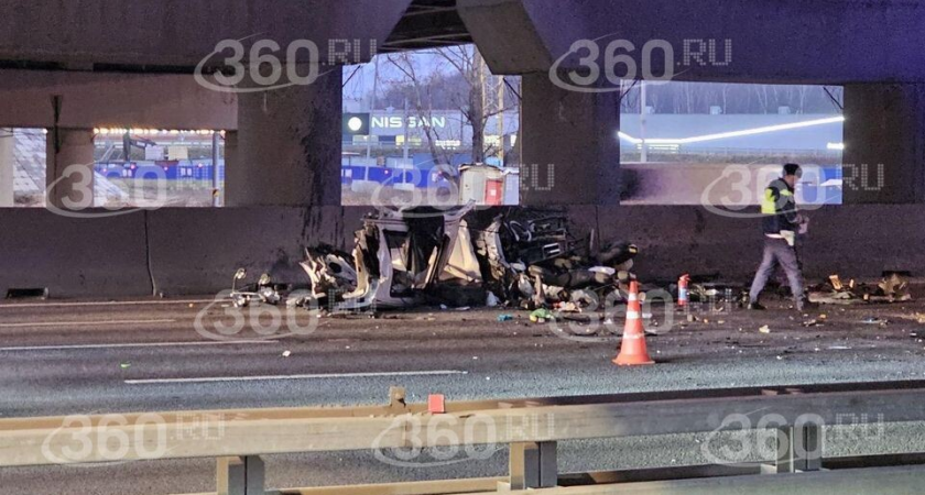 Jaecoo J7 разорвало пополам на МКАД: пьяная водительница влетела в отбойник на скорости