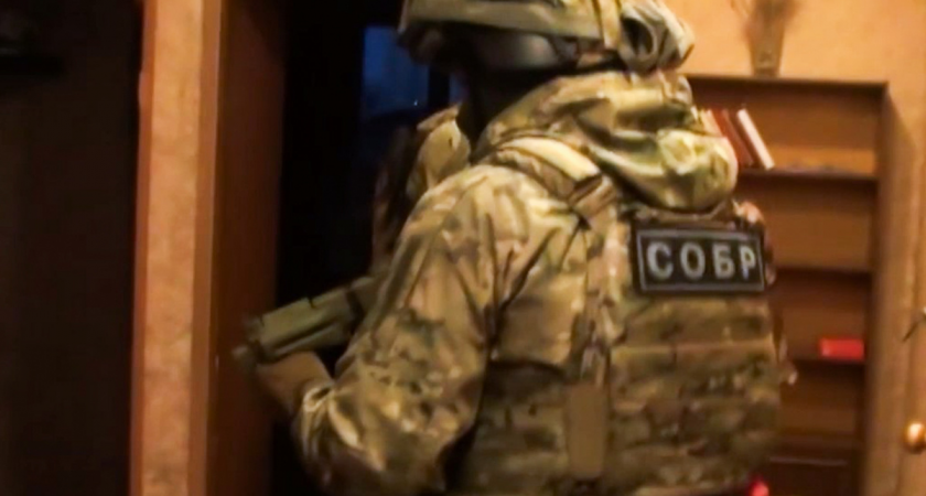 ФСБ ликвидировала украинского диверсанта с бомбой в машине офицера МО РФ в Крыму