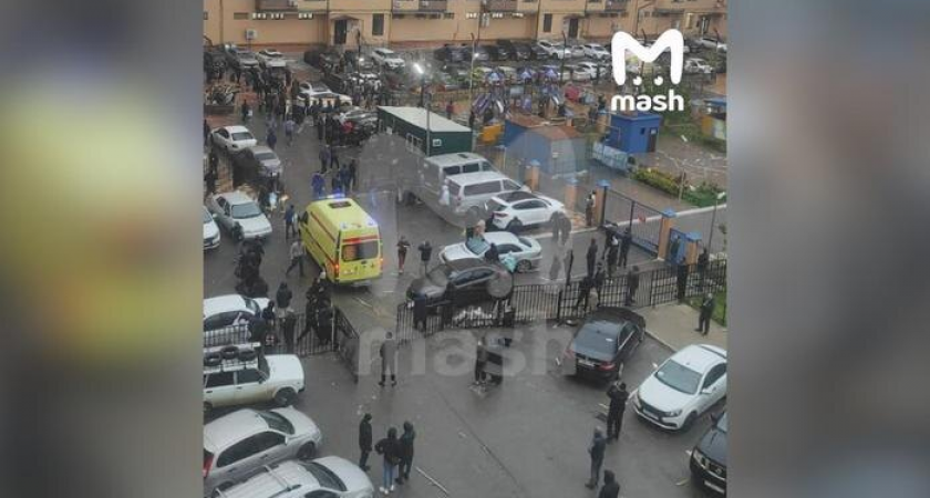 Мощный взрыв в Каспийске: ударная волна разбила окна в домах и повредила 15 авто