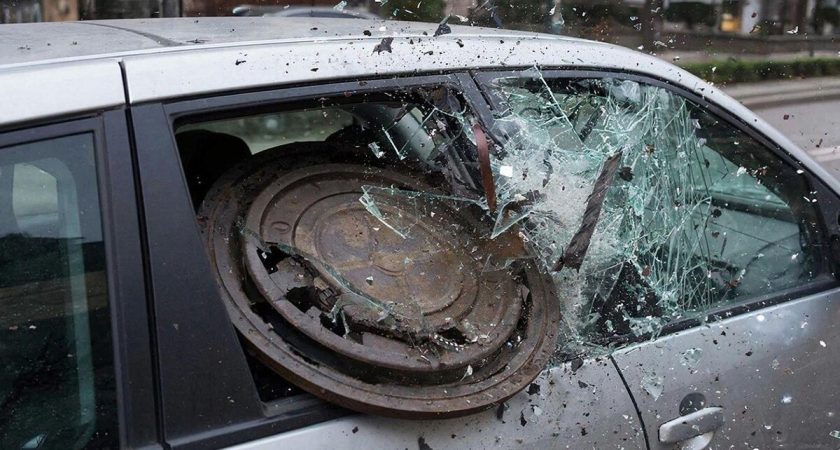 Балашиха: женщина разбила KIA люком из-за измены и теперь в розыске