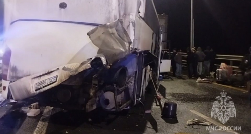 Четыре машины, 17 раненых: массовая авария с двумя автобусами в Нижегородской области