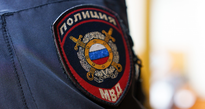 Курьер Купер жестоко ударил ногой пенсионерку в переходе Новосибирска — его уволили и сдали полиции