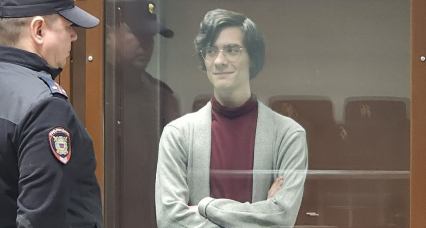 131 удар ножом с перерывом: Блогер Ешка вернулся добить активиста Иоффе и улыбался в суде