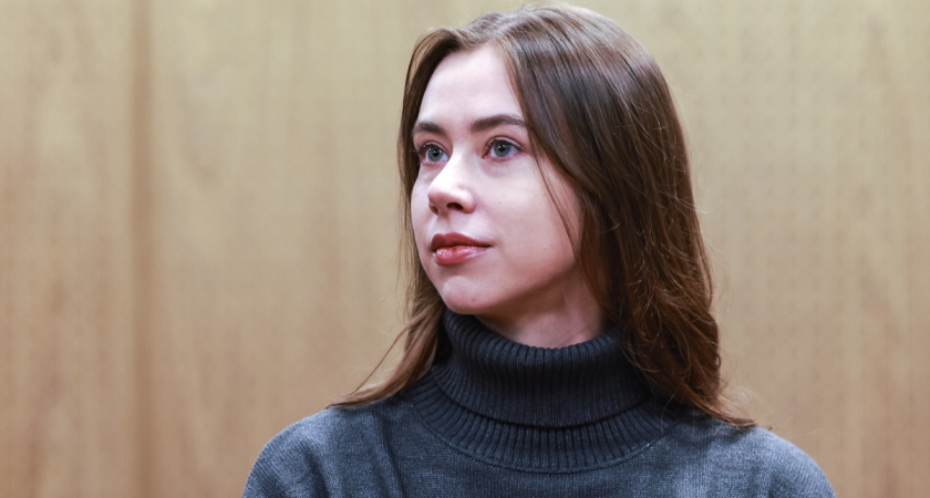 Суд оставил блогера Митрошину под домашним арестом до мая 2025