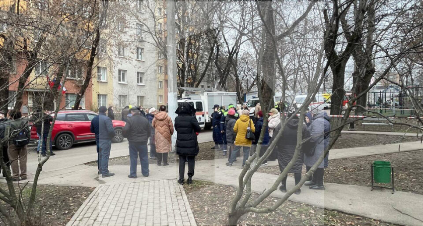 Неизвестный газ в доме на Нижегородской: мужчина в тяжелом состоянии, эвакуация