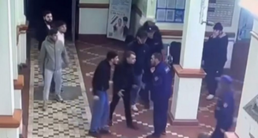 Десятки человек с битами напали на охранников вокзала: полиция ограничилась протоколом