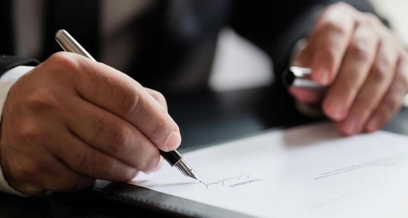 С 36 до 88 сфер: Приморье закрыло для мигрантов торговлю, финансы и фармацевтику