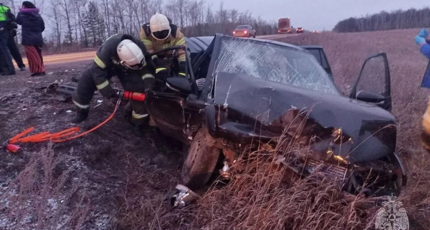 Daewoo и Chery столкнулись под Белебеем: двоих пострадавших деблокировали спасатели