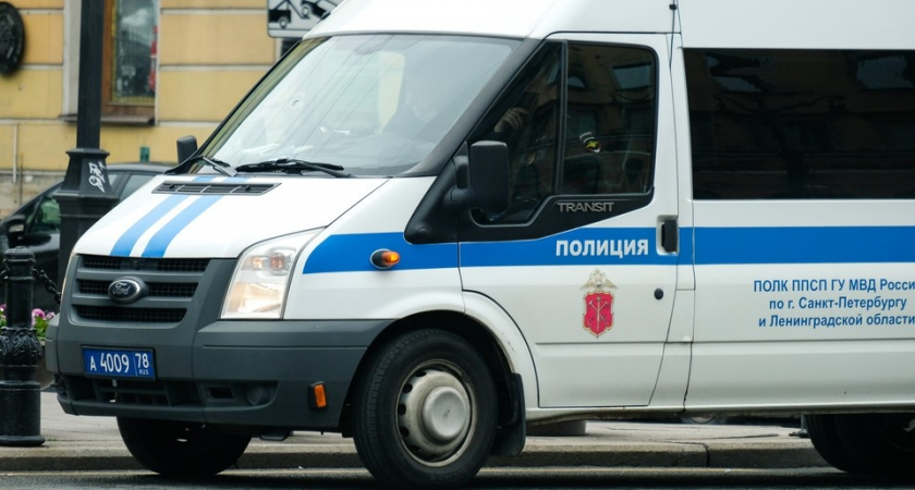 У петербургского пенсионера изъяли телефоны и планшет после перевода 7 тысяч запрещенной организации