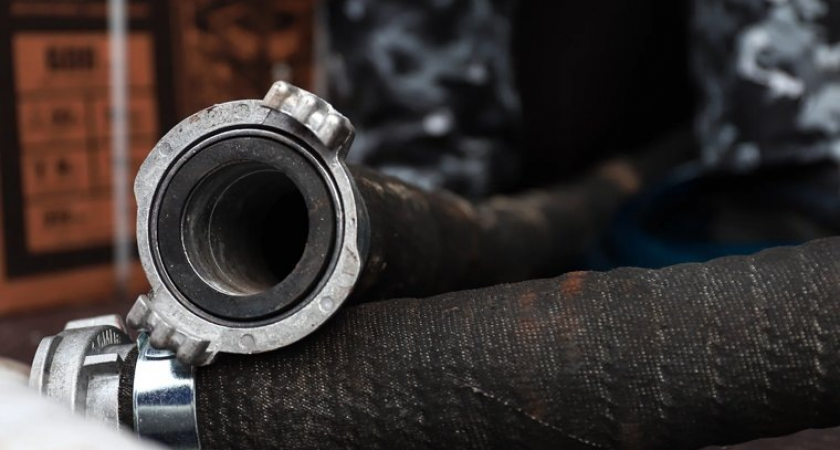 Дроны ВСУ подожгли порт Темрюка: пожар охватил 1350 кв.м