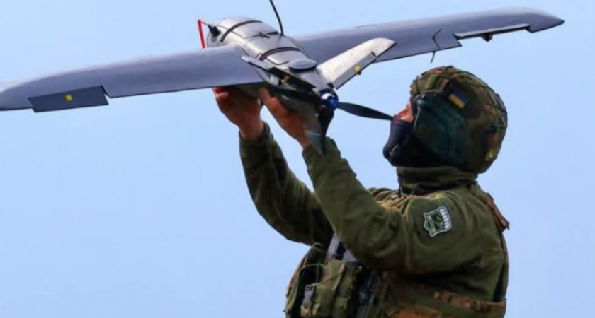 Обломки сбитых дронов подожгли многоэтажку в Рязани: губернатор запретил публиковать фото