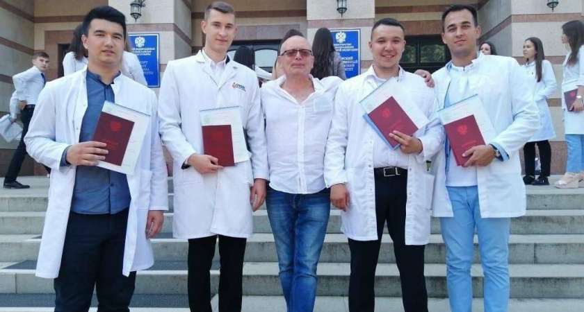 От санитара до главврача онкодиспансера: Хабиров рассказал о династии Измайловых