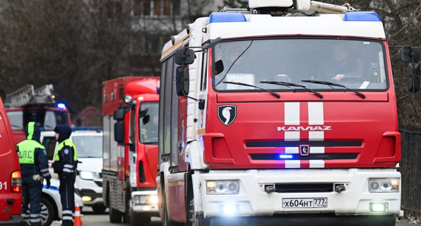 «Газель» вспыхнула на 58-м километре М-10: движение в сторону Москвы парализовано