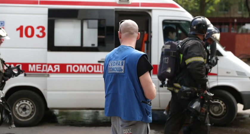 Квадратный метр огня в 90-метровой квартире: мужчину увезли в больницу после пожара на Малом проспекте