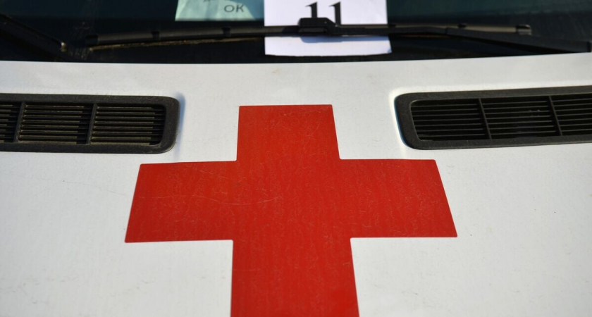 Легковой автомобиль вылетел в воду в Петербурге: один погиб, один ранен