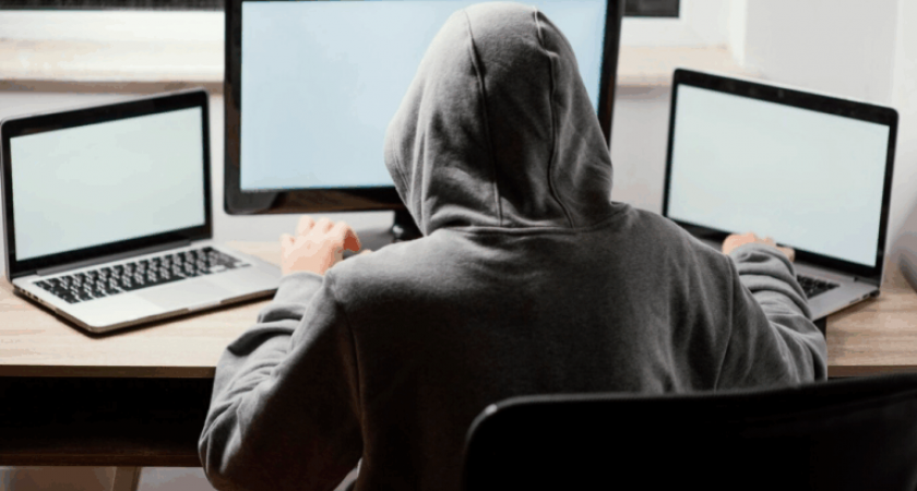 Мошенники выдают себя за врачей и крадут все сбережения пожилых россиян