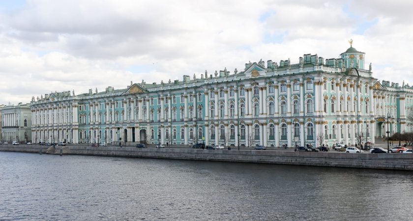 Эрмитаж использовал кражу в Лувре, чтобы выгнать строителей из Зимней канавки