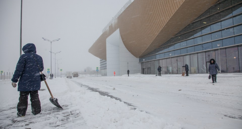 Борт из Египта приземлился в Екатеринбурге: шторм в Перми задержал рейс на 2,5 часа