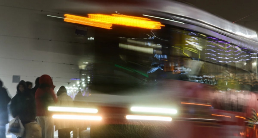 Ниже -25°C: Екатеринбург встал в пробках, родители не пускают детей в школу