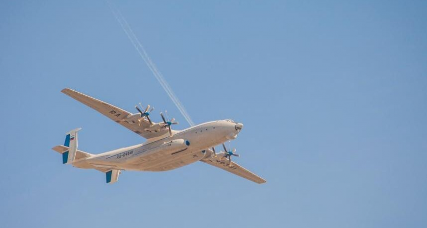 Военный Ан-22 с семью людьми на борту рухнул в Уводьское водохранилище