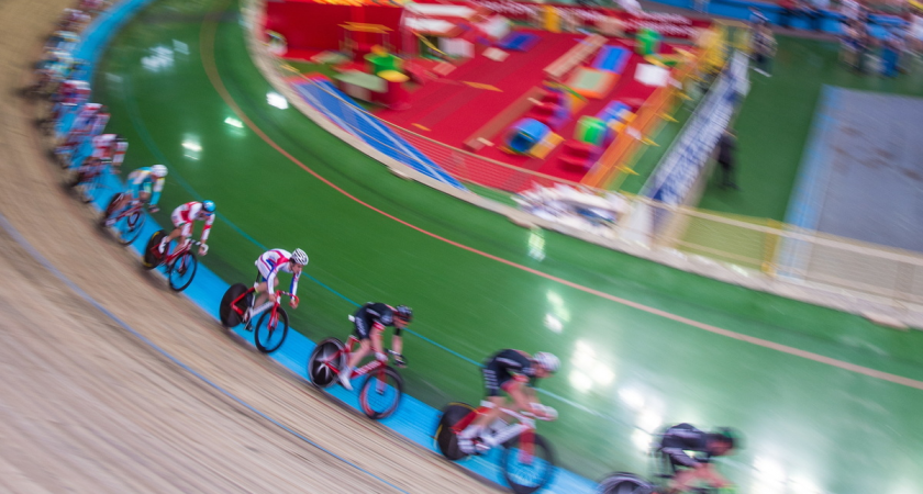 Компрессионный перелом позвоночника: велогонщица Кожеурова попала в завал на треке в Крылатском